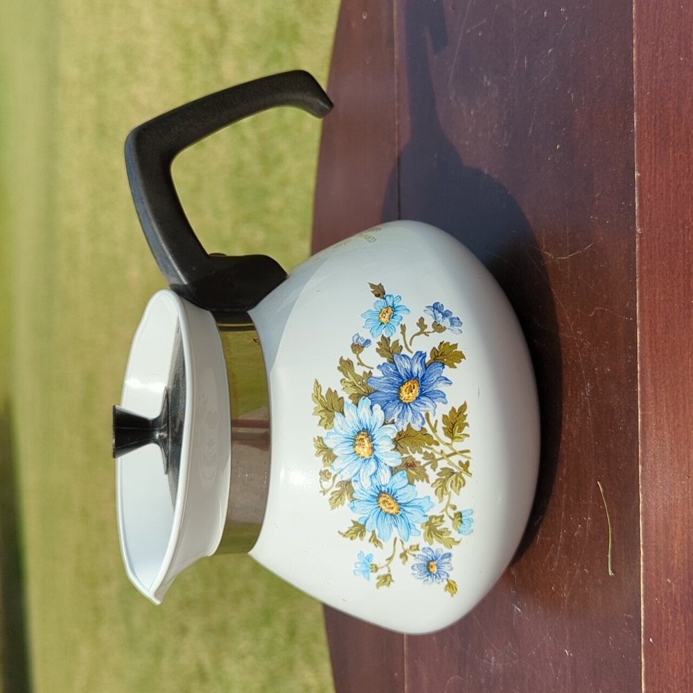 Corning Ware 6 Cup "Chelsea Blue Daisy" Tea Pot with Lid and insides